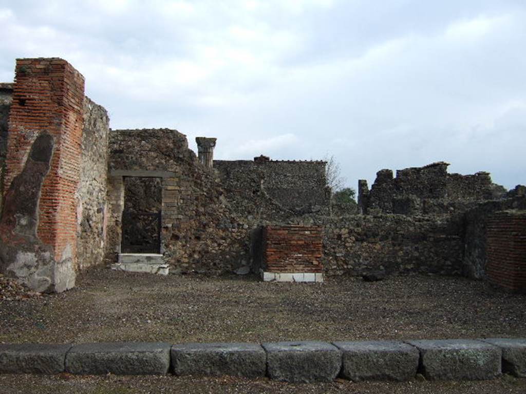 VI.1.13 possible site of street shrine. December 2005. Looking east from entrance.