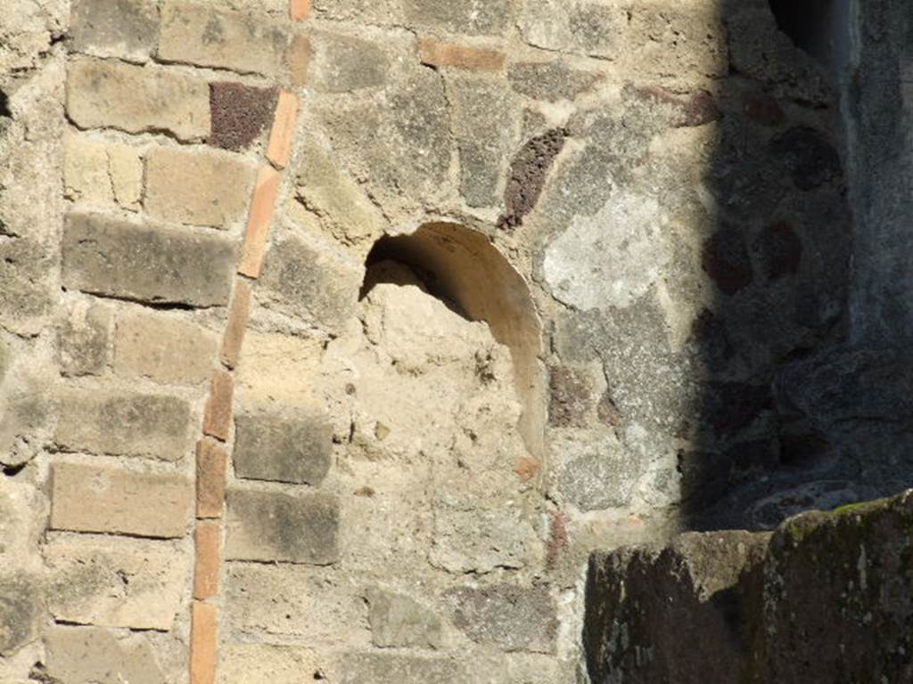 VII.8.1 Pompeii. Arched niche on the south side of the rear wall.