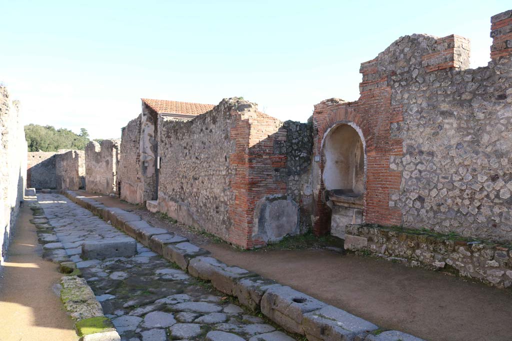 VIII.2.25 Pompeii. Street altar on south side of Via della Regina. Looking east. Photo courtesy of Aude Durand.