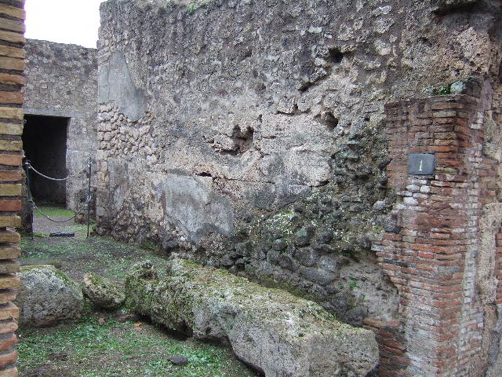 IX.2.1 An arcade of three arches containing street altar. December 2005. South wall.  According to Eschebach, there was a shrine for the Lares Compitales on this wall, with an altar to the right, no longer there.
See Eschebach, L., 1993. Gebudeverzeichnis und Stadtplan der antiken Stadt Pompeji. Kln: Bhlau. (p.404)  Fiorelli also described it as a Compitum, similar to the one in the same street at VIII.4.24.  See Pappalardo, U., 2001. La Descrizione di Pompei per Giuseppe Fiorelli (1875). Napoli: Massa Editore. (p.141)

