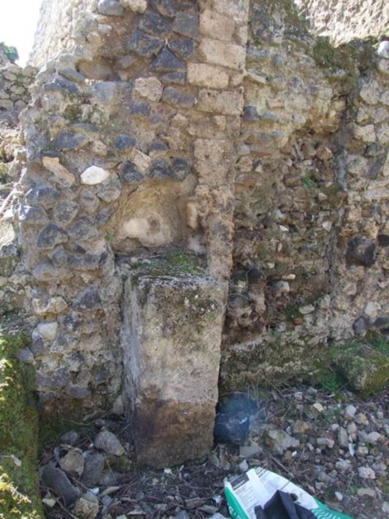 IX.8.8 Pompeii.  March 2009.  Street altar on north side of entrance doorway.