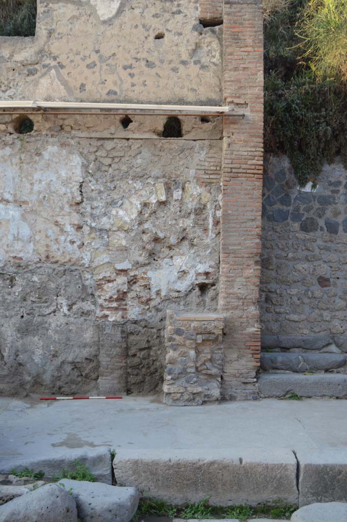 Pompeii street altar outside IX.11.1. October 2017.
Foto Taylor Lauritsen, ERC Grant 681269 DCOR.
