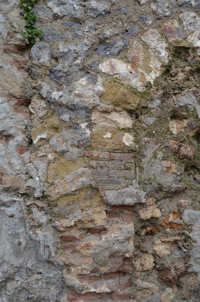 Pompeii street altar outside IX.11.1. March 2018. Detail of brickwork above altar.
Foto Taylor Lauritsen, ERC Grant 681269 DCOR.

