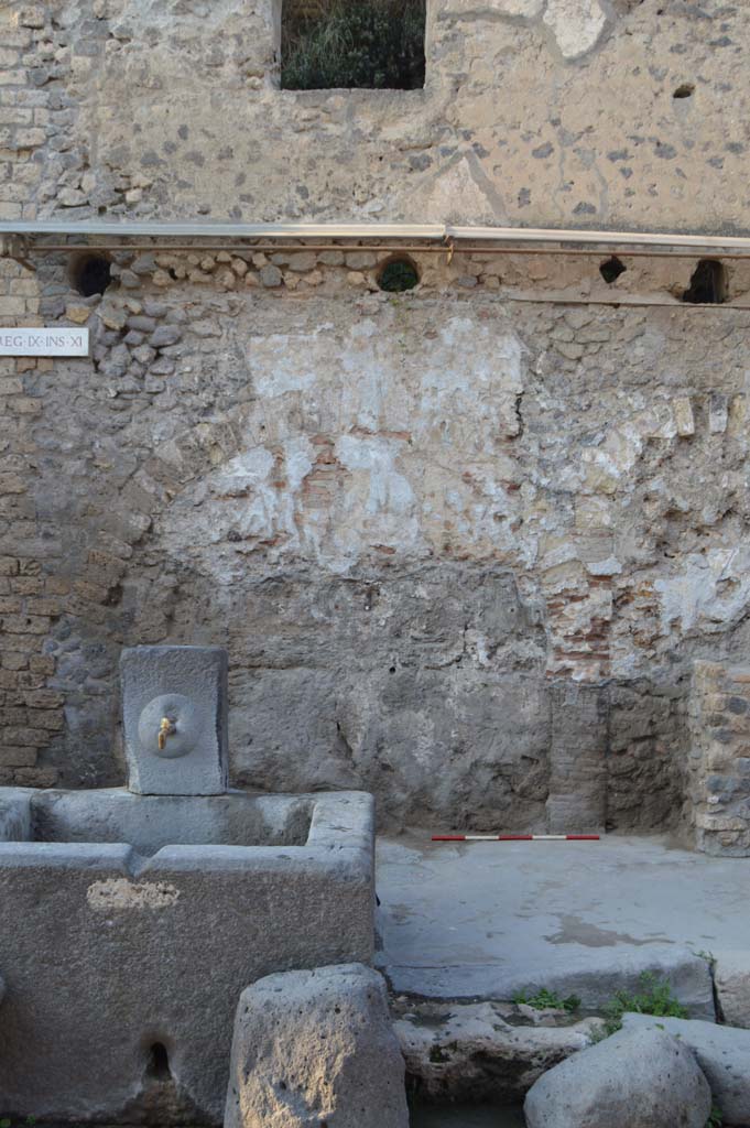 Pompeii street altar outside IX.11.1. October 2017. Looking north on Via dellAbbondanza.
Foto Taylor Lauritsen, ERC Grant 681269 DCOR.
