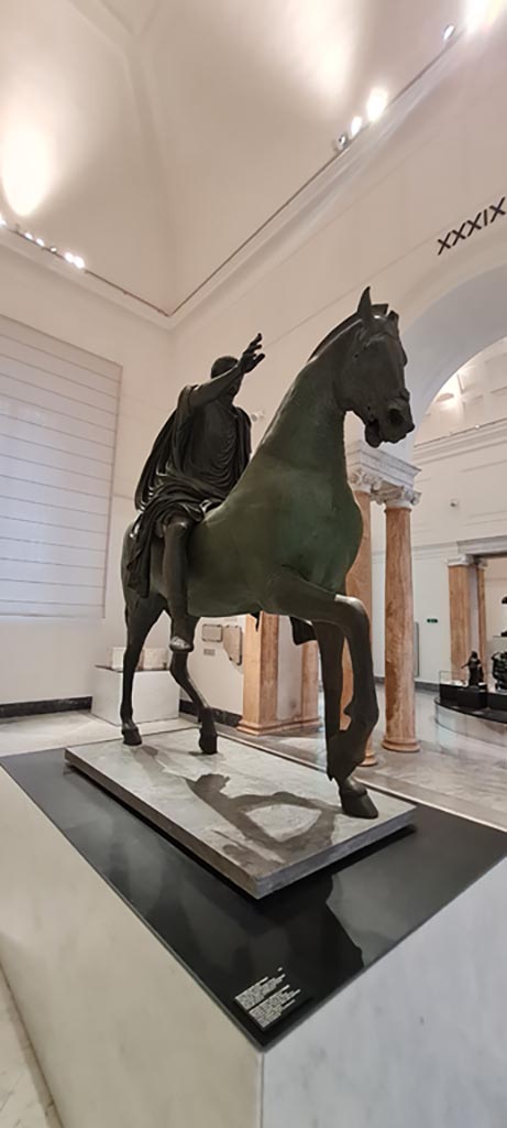 Arch of Caligula, Pompeii. April 2023. 
Equestrian statue found in pieces beneath the arch and rebuilt.
On display in “Campania Romana” gallery in Naples Archaeological Museum
Photo courtesy of Giuseppe Ciaramella.
