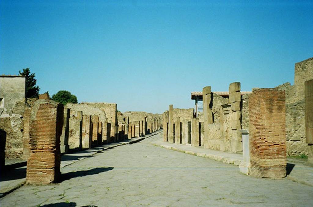 Arch of Marcus Holconius Rufus. June 2010. Looking west along Via dellAbbondanza through arch. Photo courtesy of Rick Bauer.