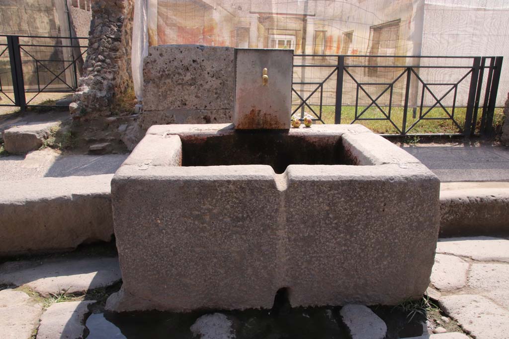 Fountain outside II.3.5. September 2019. Looking south on Via dell’Abbondanza. Photo courtesy of Klaus Heese.