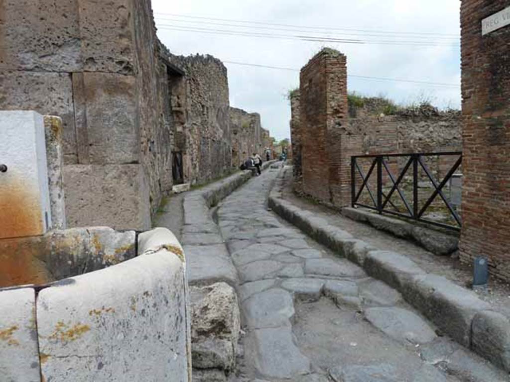 Fountain outside VII.4.32 on Via degli Augustali. May 2010. Vicolo Storto, looking north between VII.4 and VII.2.