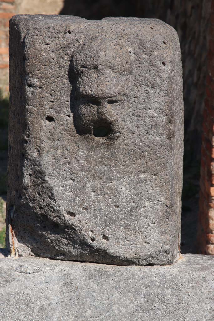 Fountain outside VII.14.13 and VII.14.14 on north side of Via dellAbbondanza. September 2017. 
Head with helmet, possible a relief of Minerva.  Photo courtesy of Klaus Heese.
