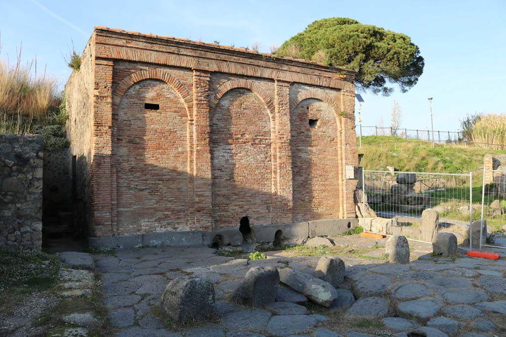 Castellum Aquae Pompeii. December 2018. Looking north from Vicolo dei Vettii. Photo courtesy of Aude Durand.