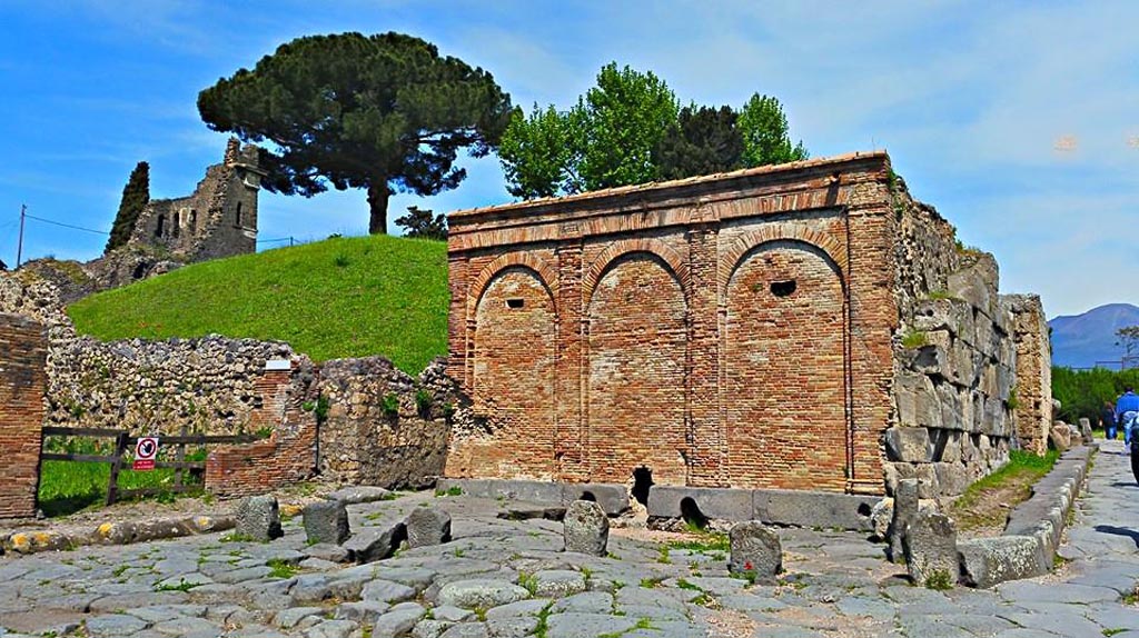 Castellum Aquae Pompeii. 2015/2016. Looking north from Via del Vesuvio. Photo courtesy of Giuseppe Ciaramella.