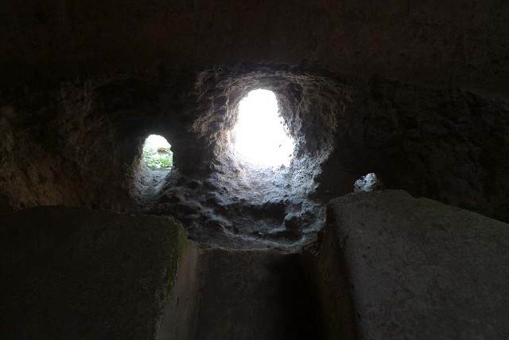 Castellum Aquae Pompeii. July 2010. Front of dividing wall “G”.
This is the location of missing separator walls “c” which fed the three pipe outlets in south side. 
