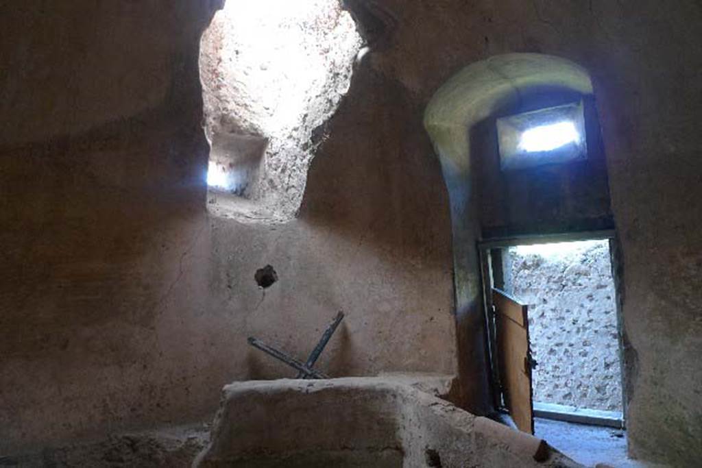 Castellum Acquae Pompeii. July 2010. West side entrance door with window above.