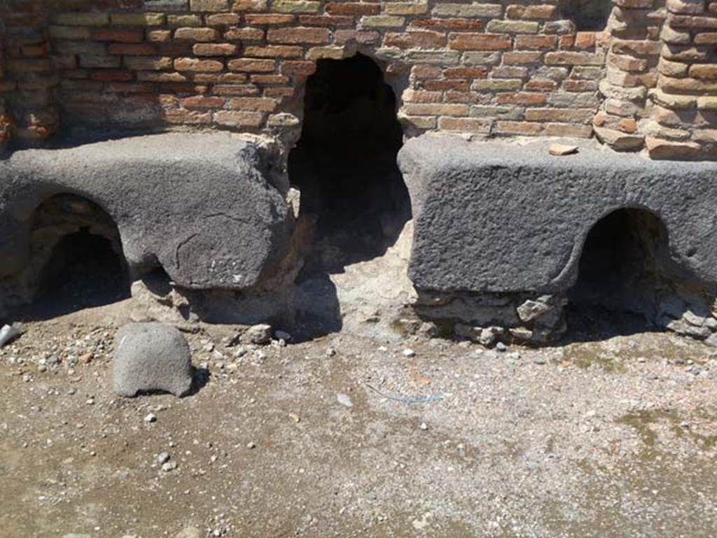 Castellum Acquae Pompeii. May 2005. Three outlets "h" for pipes from water tower. Photo courtesy of Michael Binns.