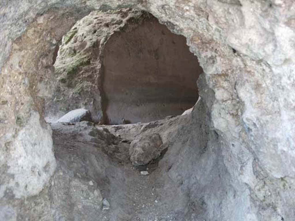 Castellum Aquae Pompeii. May 2010. View up the east pipe outlet “h” from outside looking north.