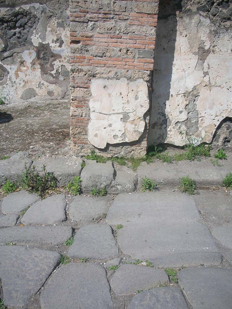 Porta Ercolano or Herculaneum Gate, Pompeii. May 2010. 
Remaining plaster from west wall at south end on east side of gate. Photo courtesy of Ivo van der Graaff.
