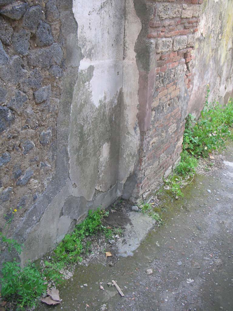 Porta Ercolano or Herculaneum Gate, Pompeii. May 2010. 
Detail from north end of east wall on east side of gate. Photo courtesy of Ivo van der Graaff.
