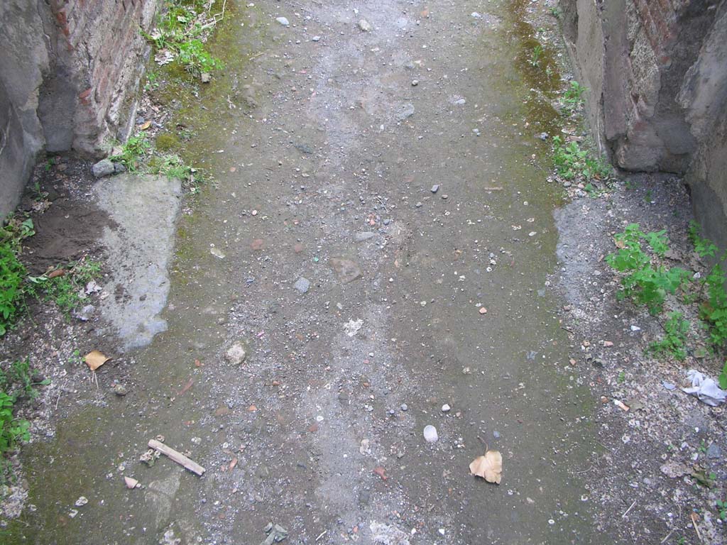 Porta Ercolano or Herculaneum Gate, Pompeii. May 2010. Flooring in east side of gate. Photo courtesy of Ivo van der Graaff.