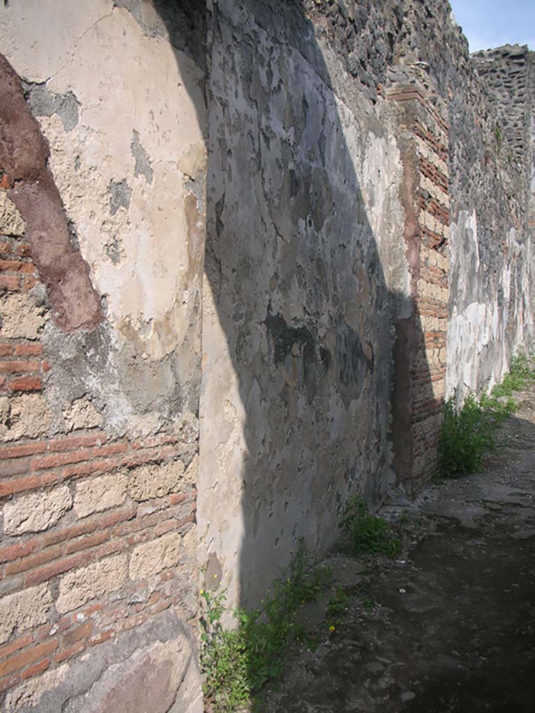 Porta Ercolano or Herculaneum Gate, Pompeii. May 2010. 
Looking south along east wall on east side of gate, from north end. Photo courtesy of Ivo van der Graaff.
