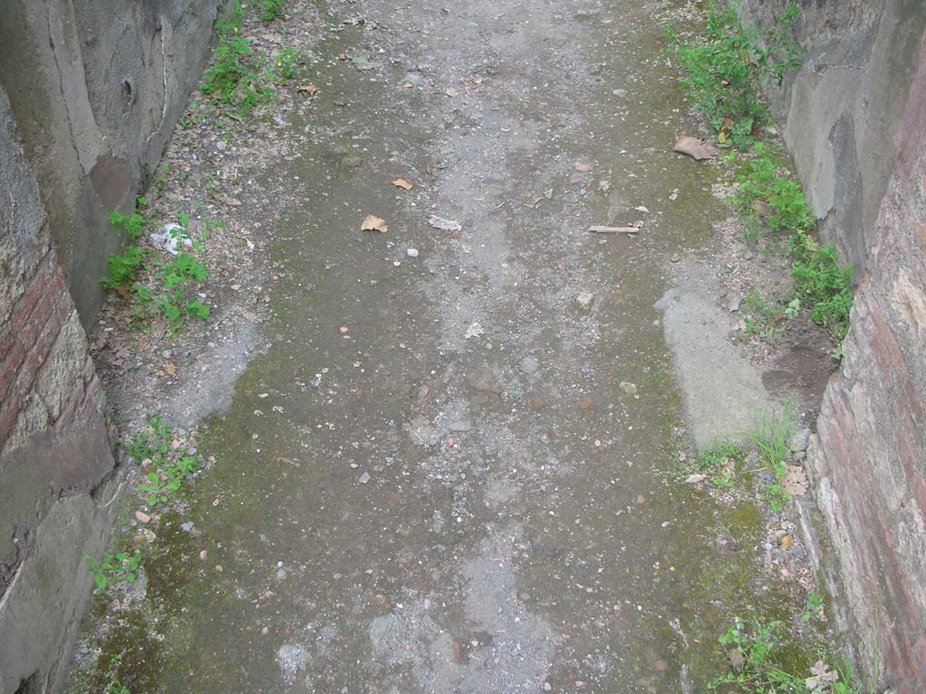 Porta Ercolano or Herculaneum Gate, Pompeii. May 2010. Flooring on west side, looking south. Photo courtesy of Ivo van der Graaff.