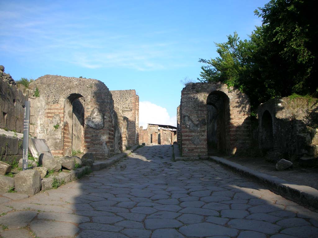 Pompeii Porta Ercolano or Herculaneum Gate. May 2011. Looking south from the Via dei Sepolcri. Photo courtesy of Ivo van der Graaff.