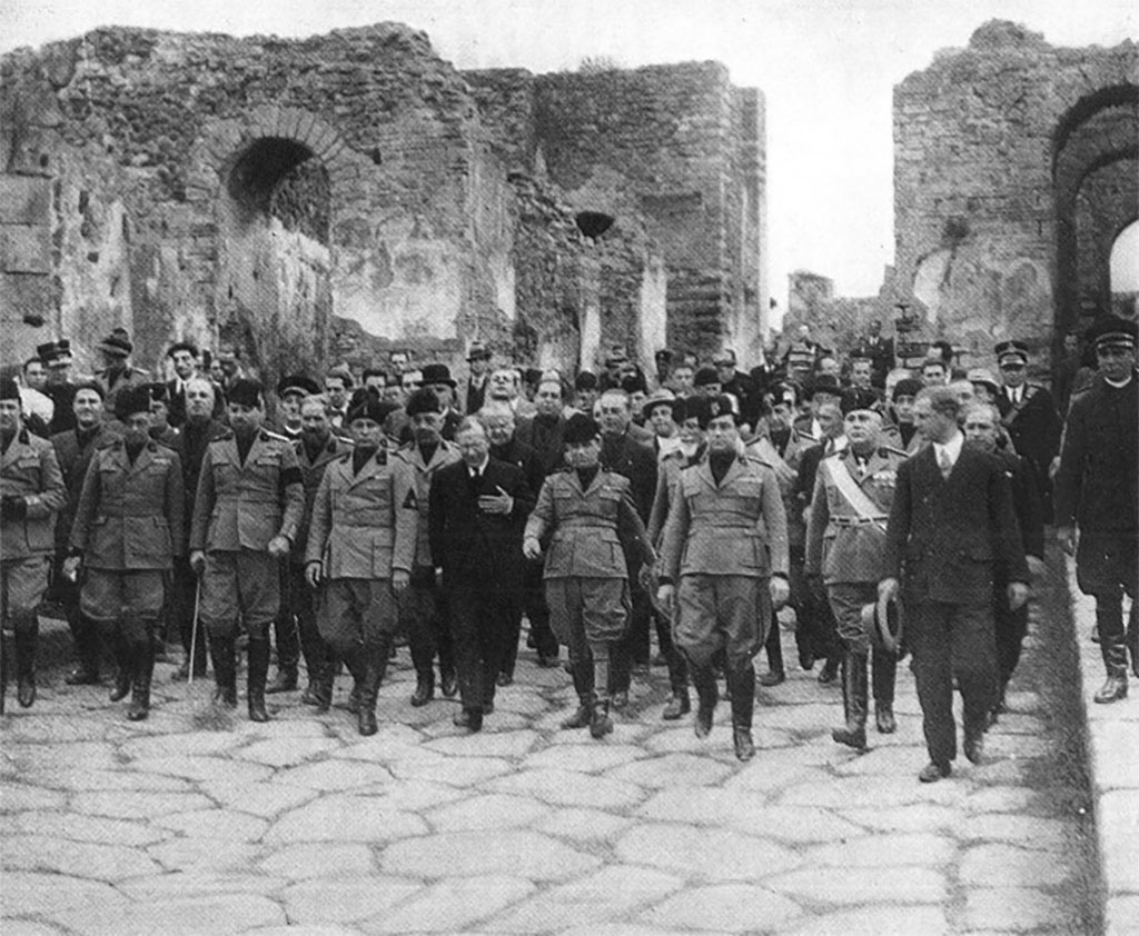 Porta Ercolano or Herculaneum Gate. 1927 press photo of visit to Pompeii by Mussolini. Looking south towards gate.