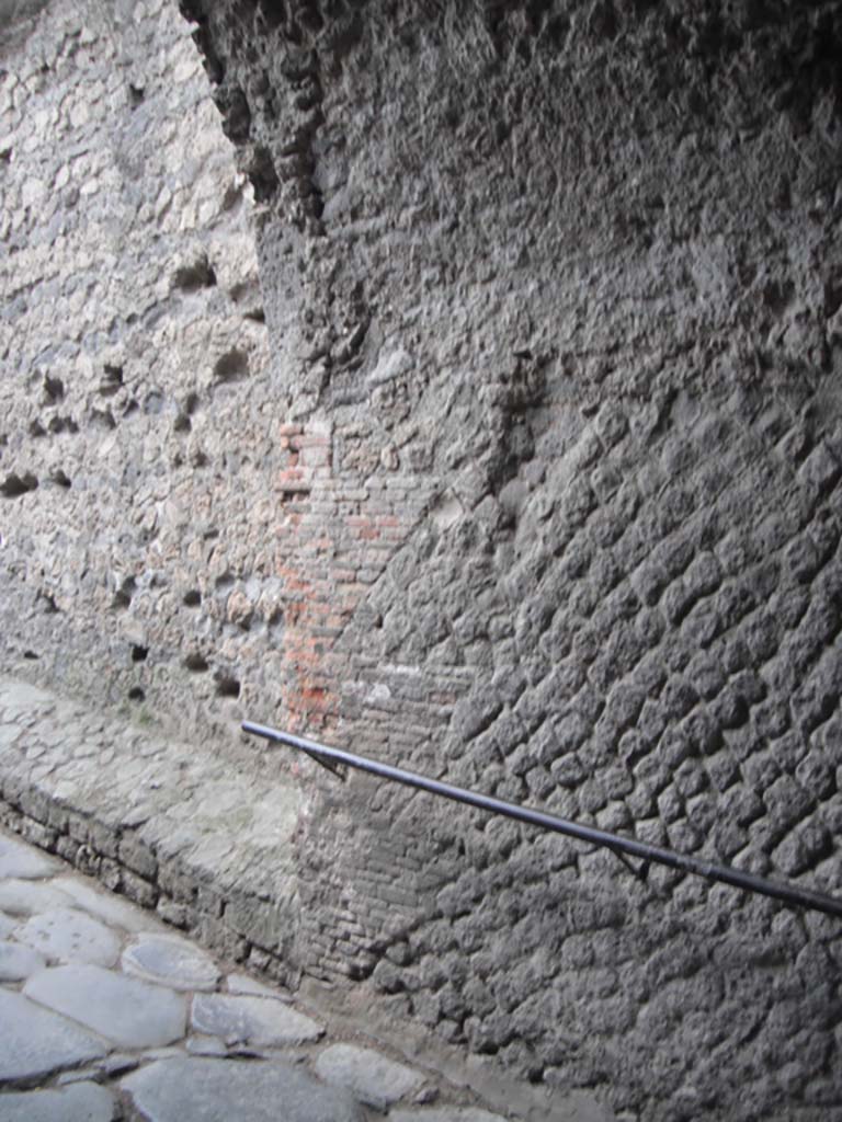 Porta Marina, Pompeii. May 2010. South wall at east end of gate. Photo courtesy of Ivo van der Graaff.