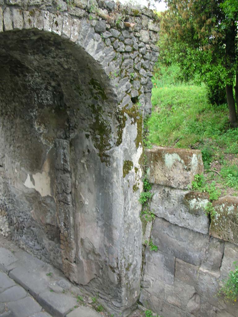 Nola Gate, Pompeii. May 2010. Photo courtesy of Ivo van der Graaff.