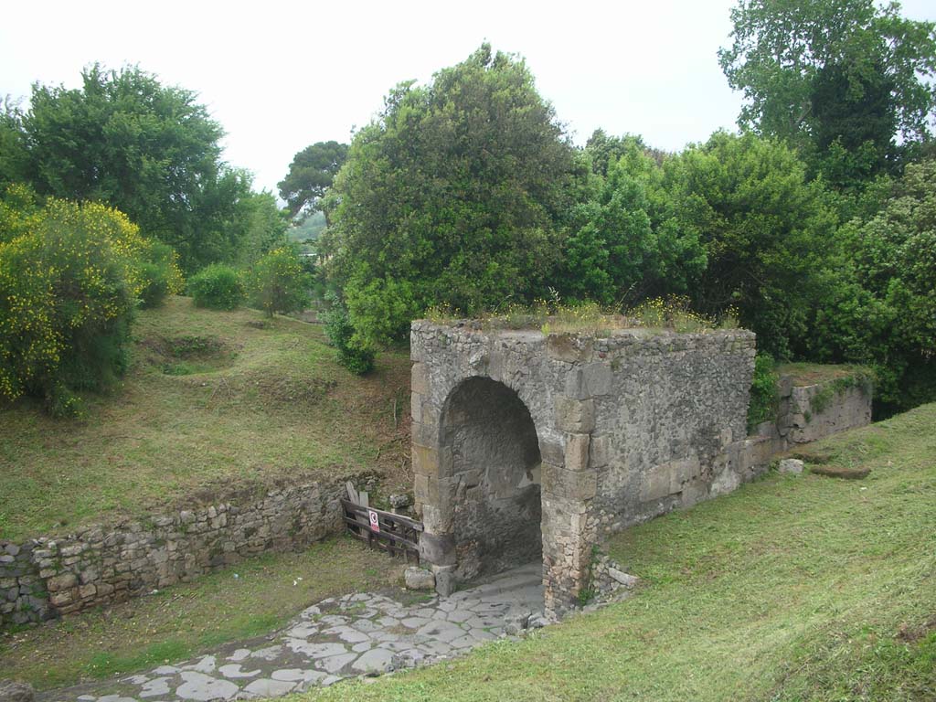 Nola Gate, Pompeii. May 2010. Looking towards vault of gate, and south exterior side. Photo courtesy of Ivo van der Graaff.