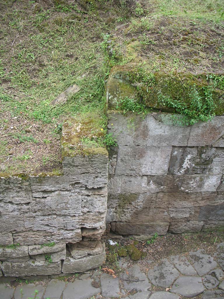 Nola Gate, Pompeii. May 2010. South wall. Photo courtesy of Ivo van der Graaff.