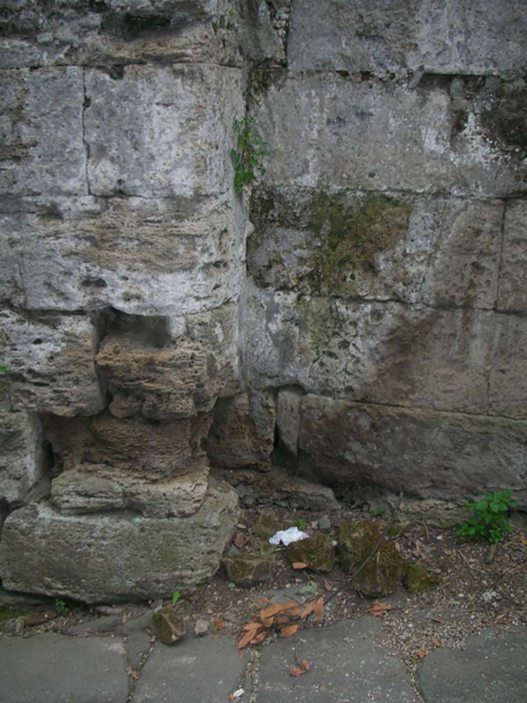 Nola Gate, Pompeii. May 2010. South side of gate, detail. Photo courtesy of Ivo van der Graaff.