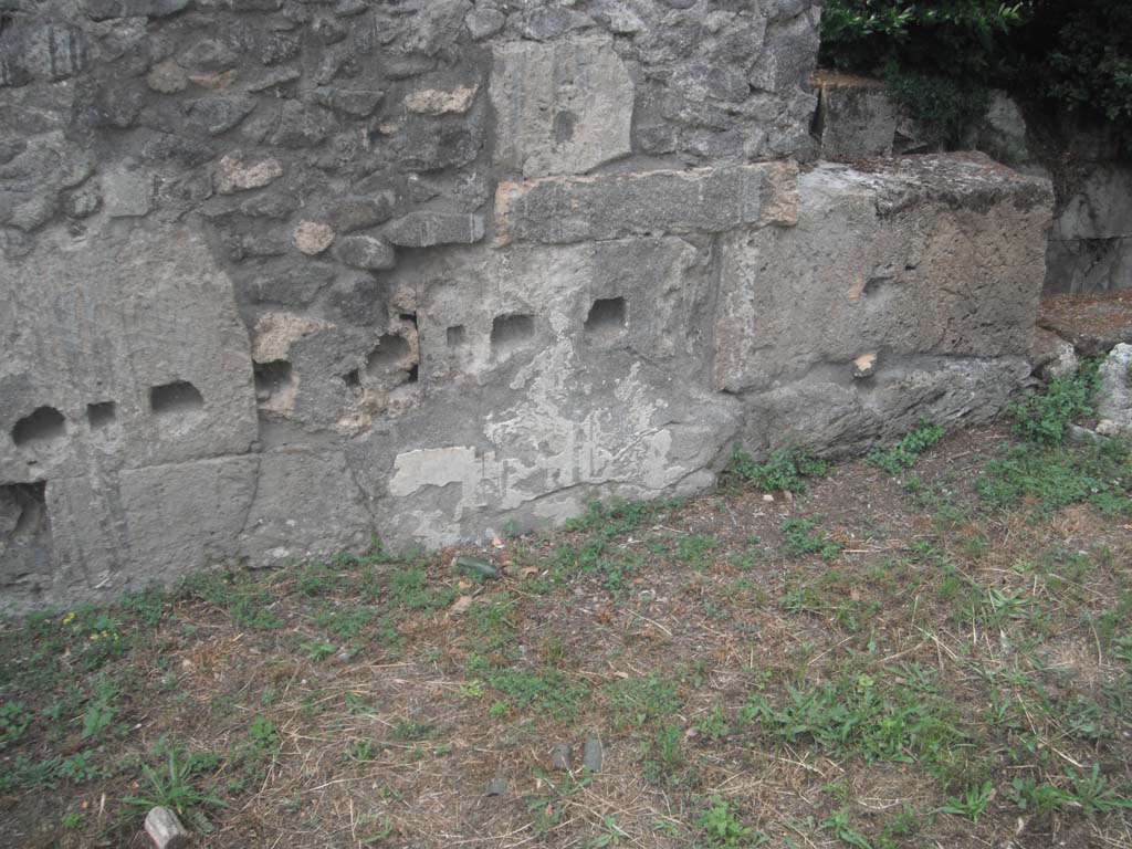 Nola Gate, Pompeii. May 2011. Detail from south exterior wall of gate vault. Photo courtesy of Ivo van der Graaff.