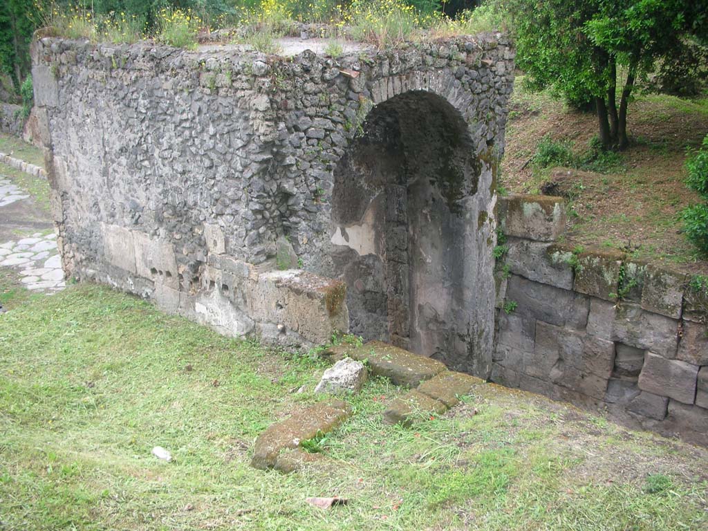 Nola Gate, Pompeii. May 2010. Looking north-west towards south side of gate vault. Photo courtesy of Ivo van der Graaff.