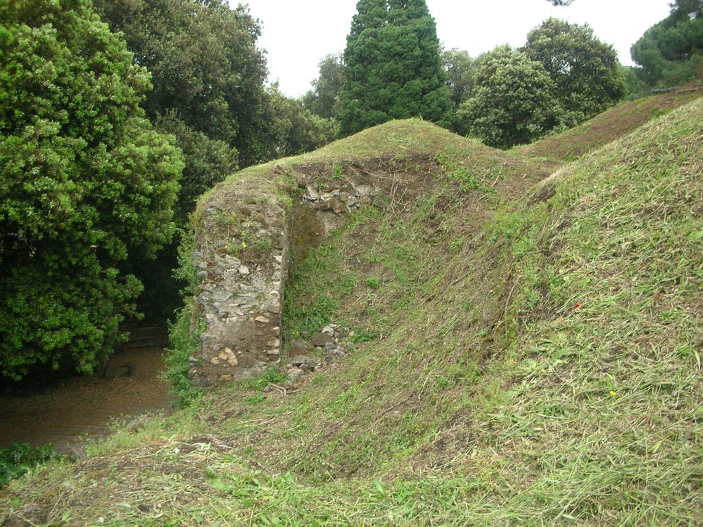 Nola Gate, Pompeii. May 2010. Looking east at upper south side of gate. Photo courtesy of Ivo van der Graaff.