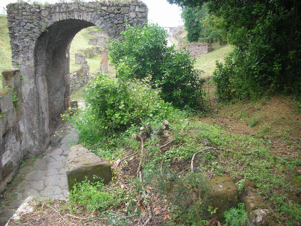 Nola Gate, Pompeii. May 2010. Looking west along upper north side. Photo courtesy of Ivo van der Graaff.