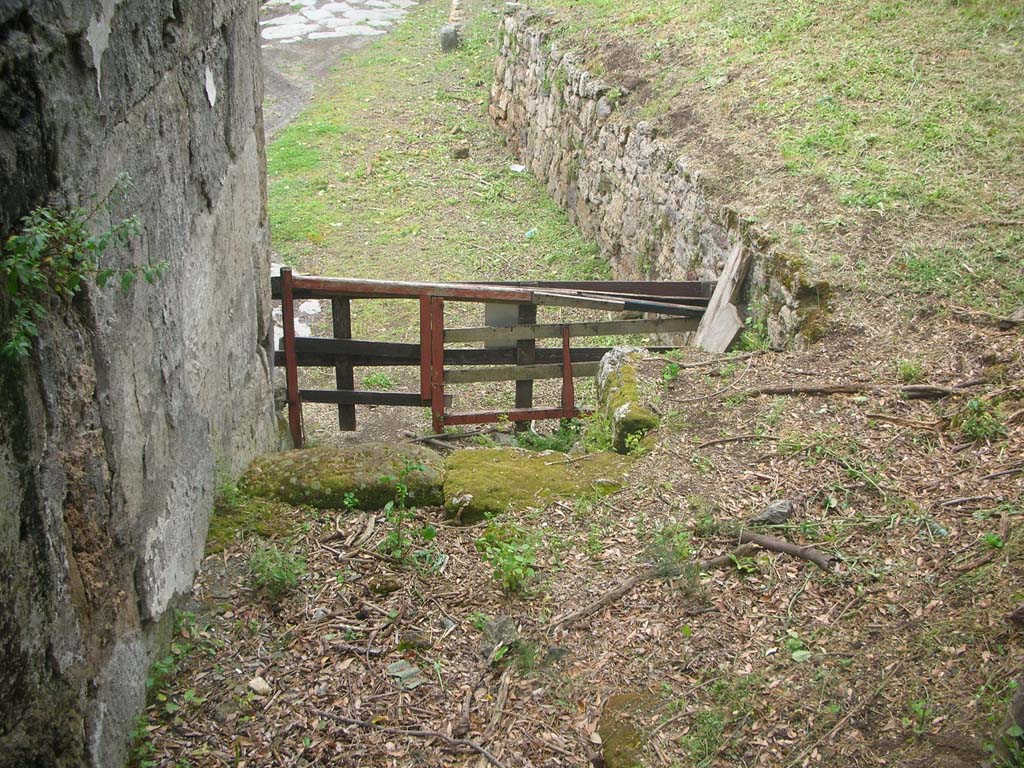 Nola Gate, Pompeii. May 2010. Looking west towards area of steps and drain on north side of gate. Photo courtesy of Ivo van der Graaff.