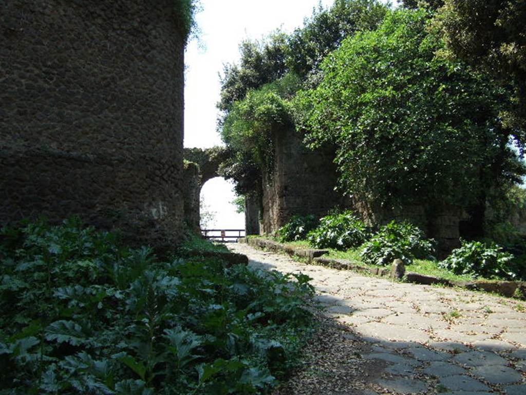 Pompeii Porta Nola. May 2006. Looking west from outside city towards gate. 

