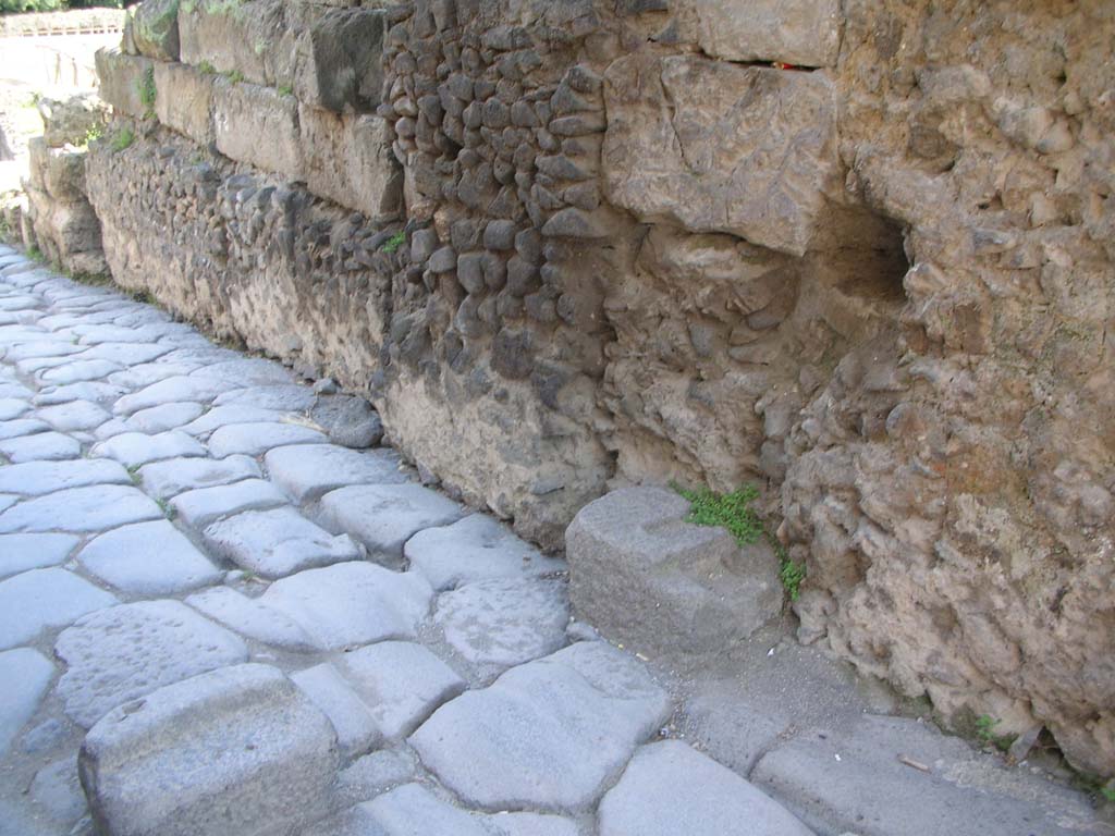 Porta di Nocera or Nuceria Gate, Pompeii. May 2010. Looking south along lower west side. Photo courtesy of Ivo van der Graaff.