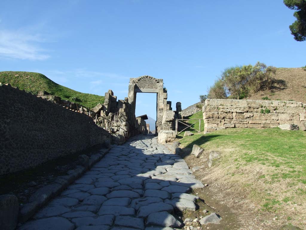 Pompeii Porta di Nocera. December 2006. South side of gate, looking north.