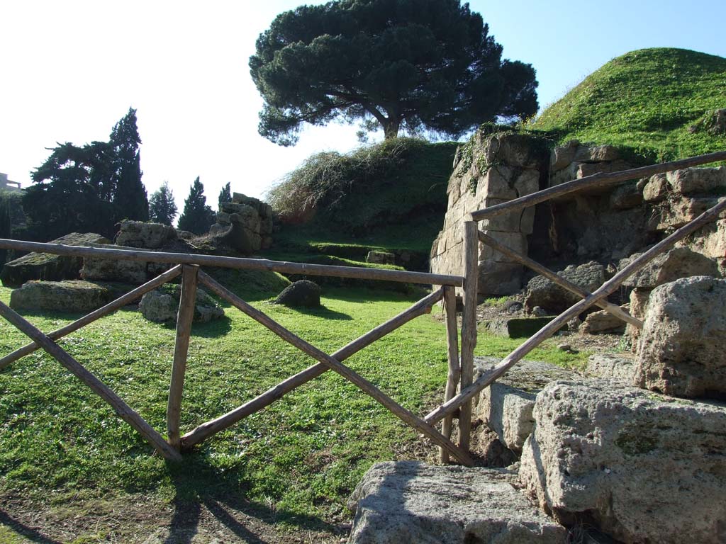 Pompeii Porta di Nocera. December 2006. South-west side of gate, looking west towards city wall.