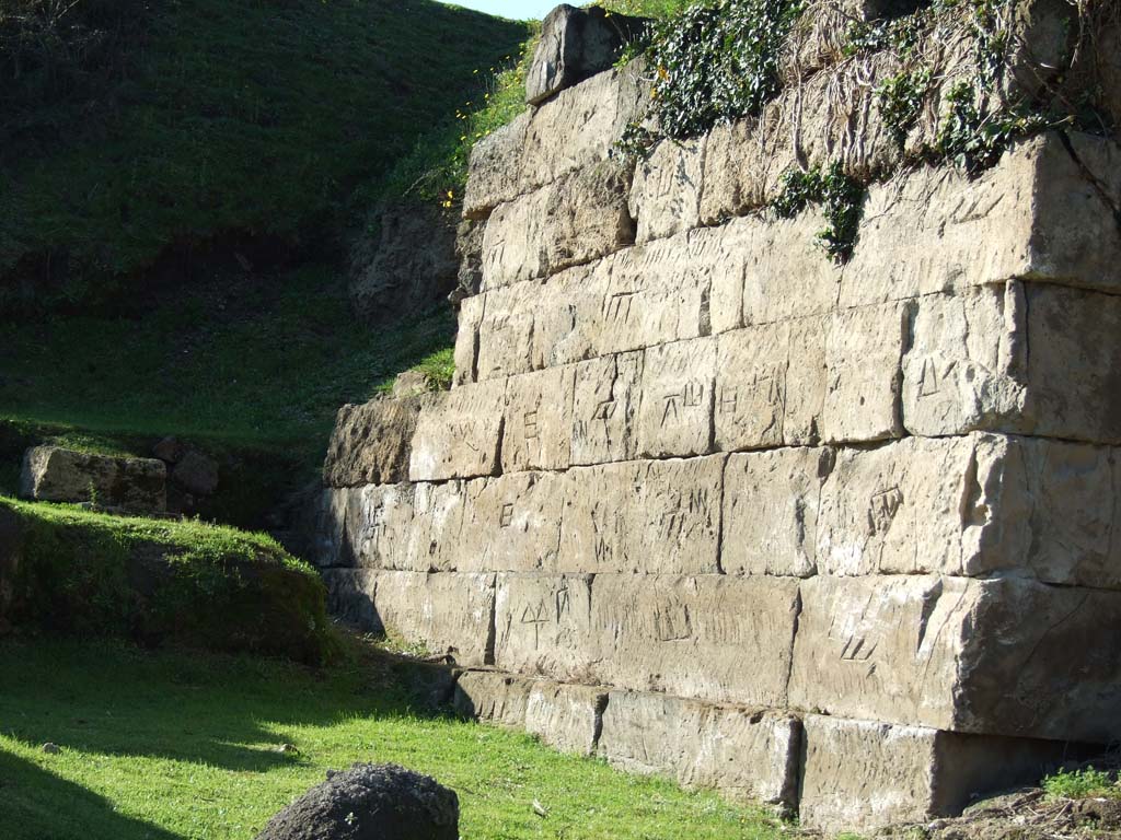 Pompeii Porta di Nocera. December 2006. Mason’s marks on wall at south-west side of gate.