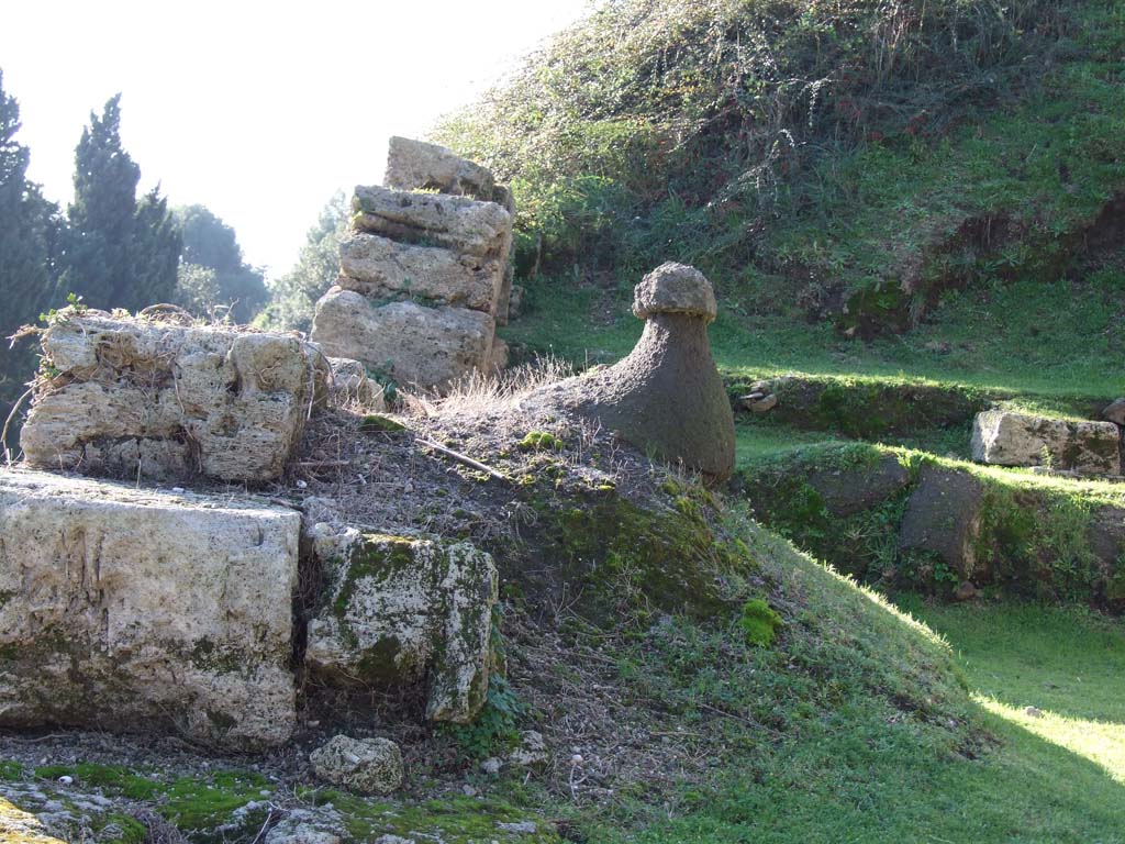 Pompeii Porta di Nocera. December 2006. South-west side of gate, looking towards city wall and agger.