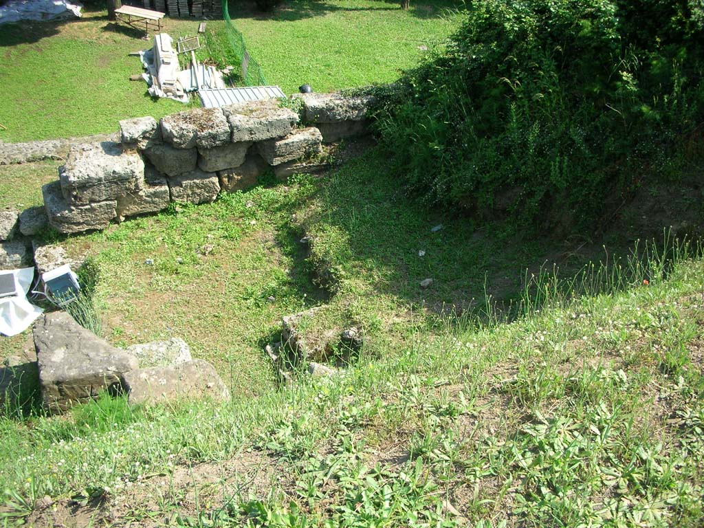 Porta di Nocera or Nuceria Gate, Pompeii. May 2010. 
South-west side of gate, looking south-west from agger. Photo courtesy of Ivo van der Graaff.
