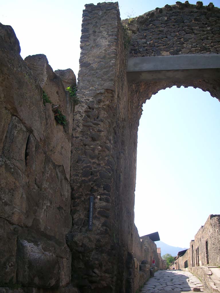 Porta di Nocera or Nuceria Gate, Pompeii. May 2010. 
West side of gate, looking north to Via di Nocera. Photo courtesy of Ivo van der Graaff.
