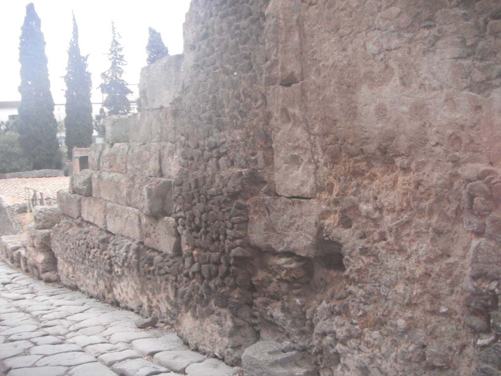 Porta di Nocera or Nuceria Gate, Pompeii. May 2011. Looking south along west wall of gate. Photo courtesy of Ivo van der Graaff.