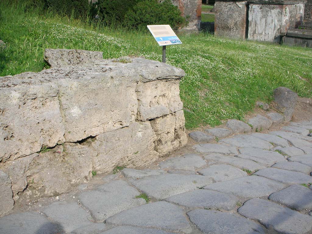 Porta di Nocera or Nuceria Gate, Pompeii. May 2010. Looking east to wall at south end. Photo courtesy of Ivo van der Graaff.