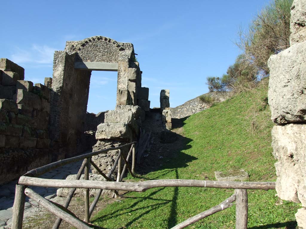 Pompeii Porta di Nocera. December 2006. Looking north on south-east side of gate.