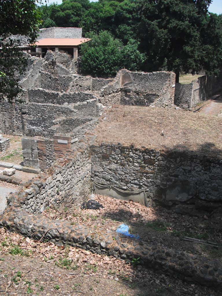 Porta Stabia, Pompeii. May 2011. Looking north-east across upper west side of gate. Photo courtesy of Ivo van der Graaff.