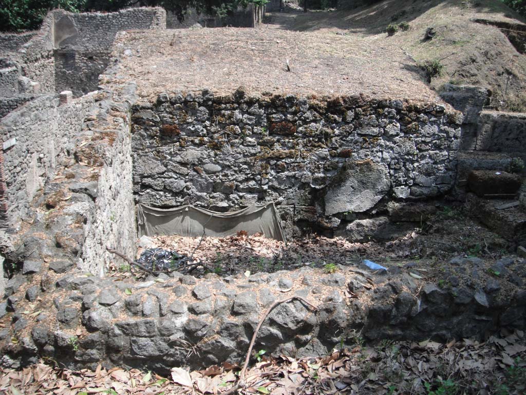 Porta Stabia, Pompeii. May 2011. Upper west side of gate, looking east. Photo courtesy of Ivo van der Graaff.