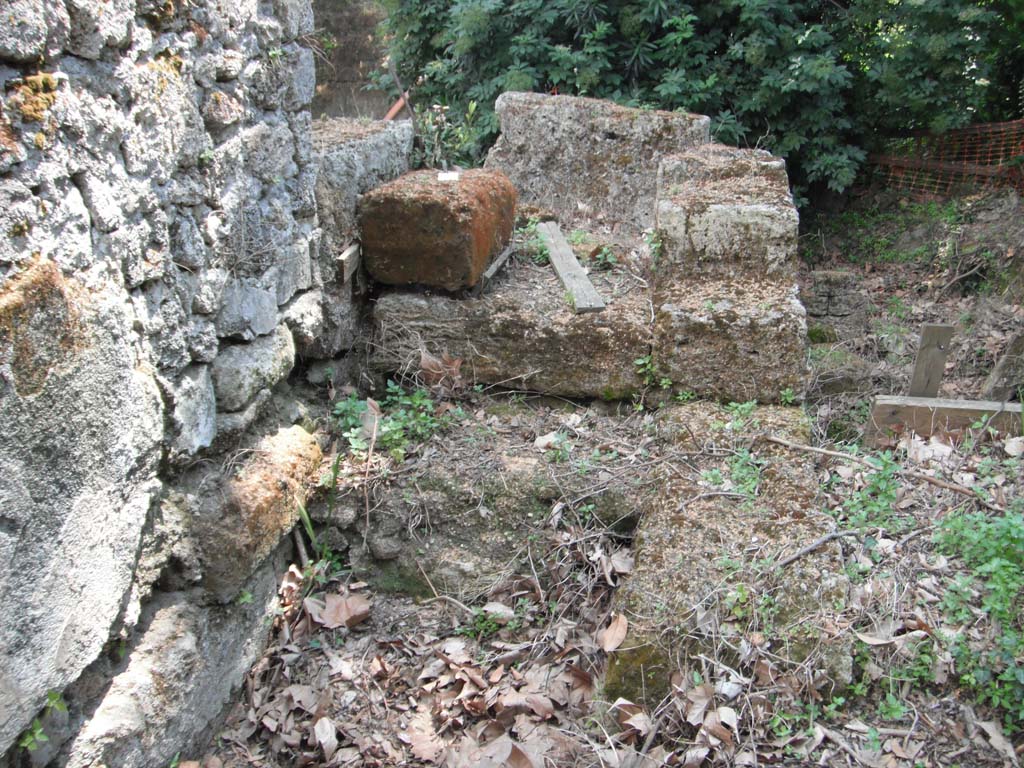 Porta Stabia, Pompeii. May 2011. Upper west side, looking south along west side. Photo courtesy of Ivo van der Graaff.

